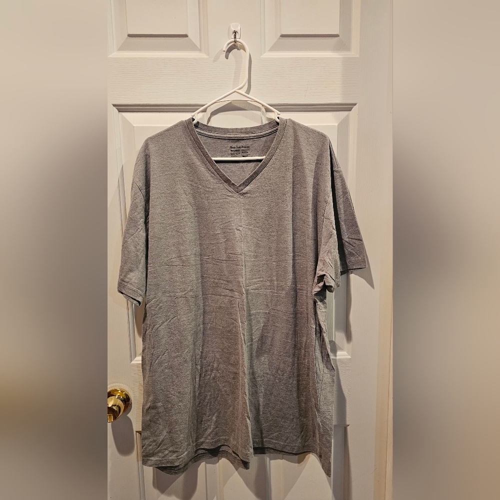 Mens Size 2XL ~ Fresh Clean Threads v-neck t-shirt in a heather gray
